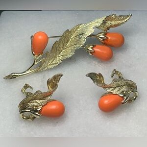Vintage Sarah Coventry Coral Color Brooch & Clip Earrings Set